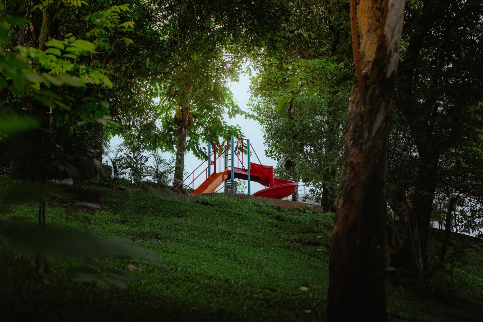 Haze And Kites Resort Munnar Exterior photo